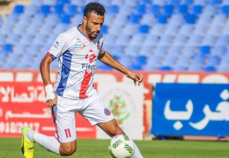 Photo of عمر منصوري يوقع في كشوفات إتحاد كلباء الإماراتي