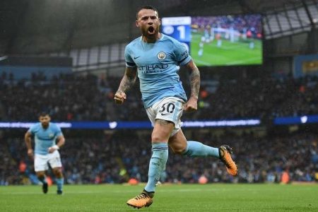 مانشستر سيتي يمدد عقد أوتامندي