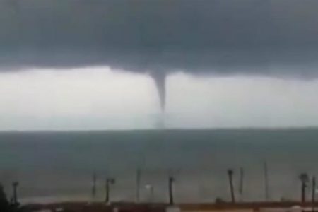 تداول مقاطع فيديو لعاصفة بالرباط على شكل “إعصار”