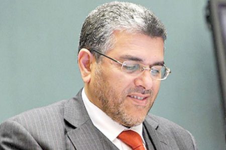 مصطفى الرميد يهدد بالإتجاه نحو ملتمس سحب الثقة