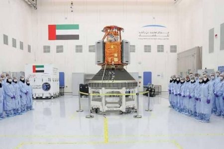 “خليفة سات”.. أول قمر صناعي إماراتي 100%