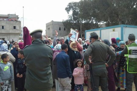 مواطنين يحاصرون شاحنة لزفت “بالعرائش”