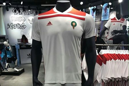 بين غضب و سخرية.. قميص المنتخب الوطني يشعل مواقع التواصل الاجتماعي