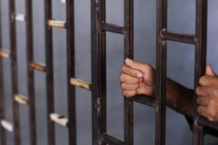الأمن الإسباني يفكك شبكة لتهريب المخدرات تضم 60 فردا
