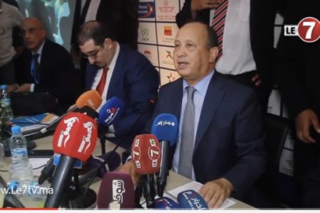 نقاش حاد ومشادات كلامية بين “أحيزون” والبطل “هشام الكروج”