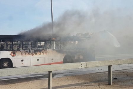 اندلاع حريق في حافلة لنقل المسافرين في الطريق الرابطة بين شيشاوة و الصويرة