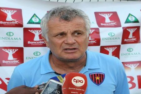 أنباء عن تعاقد الناصيري مع المدرب الصربي مانولوفيتش