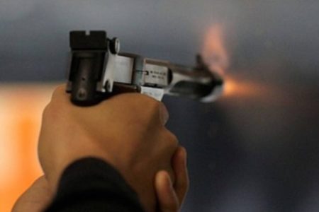 شخص يطلق النار على سيدة بالناظور