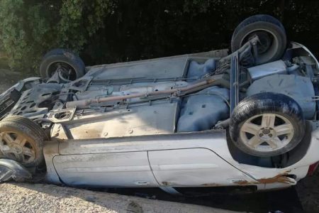 وفاة 3 أشخاص وإصابة اخرين في حادث إنقلاب سيارة 