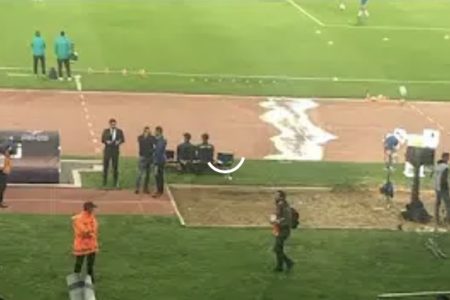 حديث مطول بين نجم الرجاء السابق “سفيان العلودي” و”محمود بنحليب”.