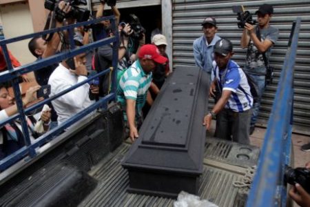 وفاة 18 شخص في حادث إطلاق نار داخل سجن بالهندوراس