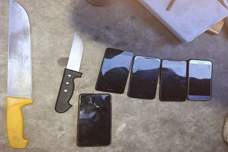 إعتقال ثلاثة أشخاص متورطين بالسرقة تحت التهديد بالسلاح الأبيض