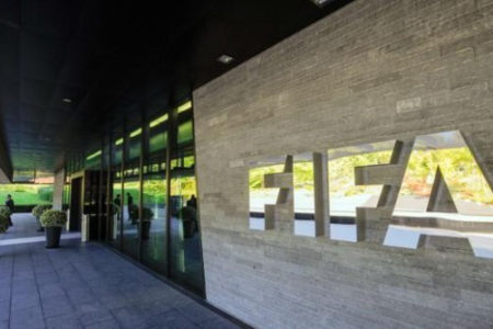 مقترح جديد من الفيفا لإتمام المواسم الكروية