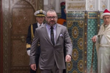 جلالة الملك يعطي تعليماته السامية لانطلاق عملية توزيع الدعم الغذائي لفائدة 600 ألف أسرة معوزة.