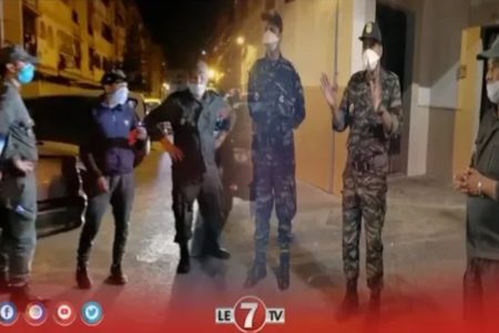 بادرة إنسانية رائعة.. سلطات حي السالمية بالبيضاء يوزعون الحلويات على الساكنة بمناسبة عيد الفطر