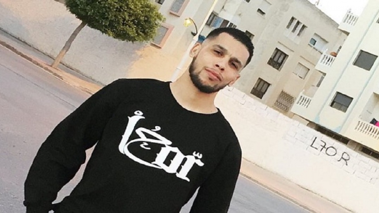 الحر يحقق حلم طفل معجب به‎