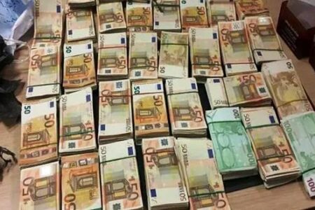 مطار أكادير.. إحباط محاولة تهريب مبالغ مهمة من العملة الصعبة