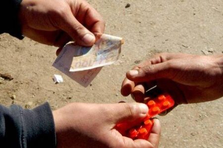 ترويج “قرقوبي” يجر شاب و والده إلى الاعتقال‎