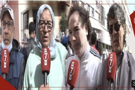 أصدقاء وأقرباء لاعب الرجاء سابقا ” عمر النجاري” بعد وفاة والدته ” الله يرحمها”