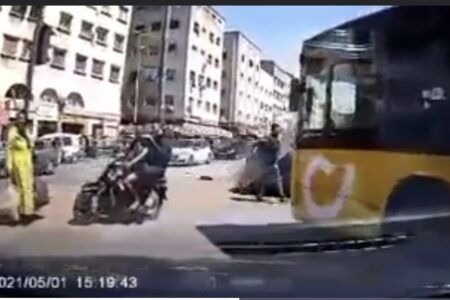 كاميرا المراقبة ترصد عملية سرقة هاتف سيدة بالبيضاء‎