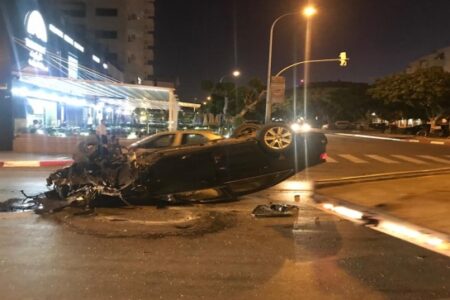 بطريقة هوليودية… انقلاب سيارة وسط الطريق باكادير‎‎