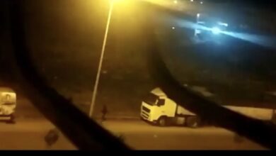 Photo of قطاع طرق يعترضون سيارات المواطنين ليلاً باستعمال الحجارة بالبيضاء