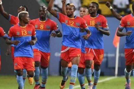 خصم الأسود يدخل معسكرا تدريبيا بالبحرين