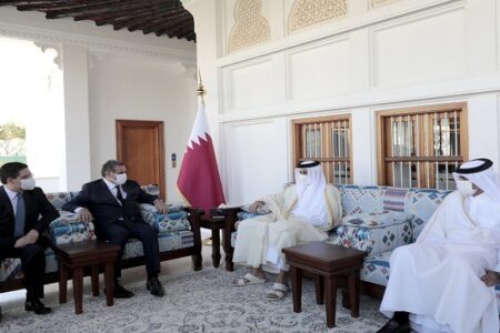أخنوش و بوريطة في ديوان أمير قطر