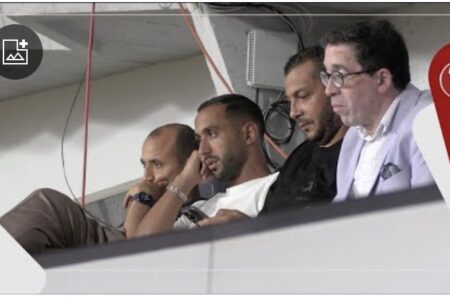 بنعطية عميد الأسود السابق حاضر لمساندة المنتخب المغربي خلال مباراة ليبيريا