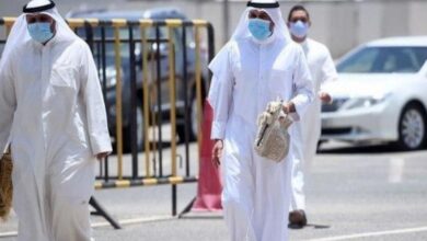 Photo of قطر تعيد إلزامية ارتداء الكمامات في الأماكن العامة المغلقة