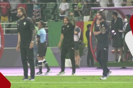 قلق وترقب … هكذا اعطى مدرب المنتخب الوطني النسوي تعليماته للاعبات خلال نهائي كأس افريقيا للسيدات