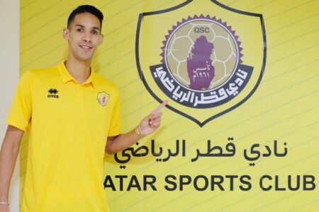بالصورة.. الدولي المغربي بدر بانون يكذب شائعات اعتزاله كرة القدم