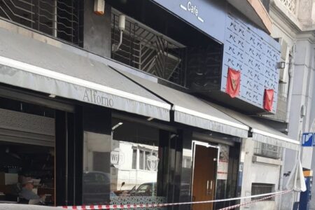 إصابات في سقوط سقف شقة على زبناء مقهى