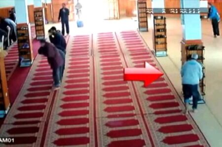 اعتقال أستاذ متلبس وهو يسرق أحذية المصلين من داخل مسجد
