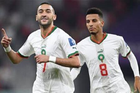 “الغارديان” تختار هؤلاء اللاعبين المغاربة ضمن قائمة أفضل 100 لاعب خلال السنة