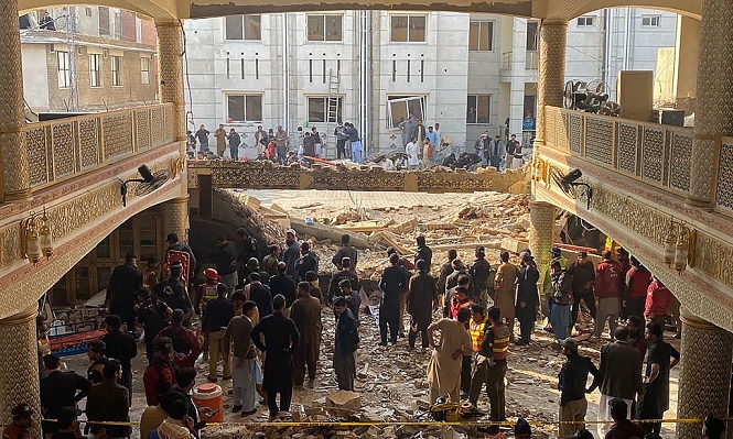 Photo of 36 قتيلا وعشرات الجرحى إثر تفجير مسجد