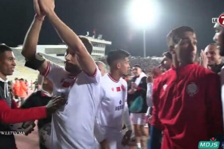 “جبران” ولاعبو الوداد يقدمون الإعتذار  للجماهير بعد الأداء الباهت أمام بيترو أتلتيكو