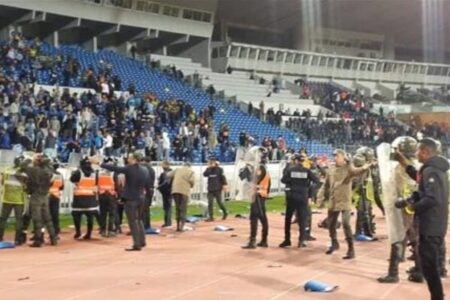 شغب في مباراة الوداد وإتحاد طنجة.. إيقاف 30 مشجعا وضبط أسلحة بيضاء
