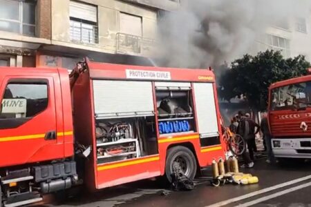 حريق مهول يأتي على محل لبيع أجزاء الدراجات النارية بالبيضاء