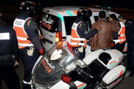 السرقة تحت التهديد توقع بشاب في قبضة الأمن