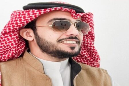مقاطع الشاعر هاشم محمد الراشدي تشعل مواقع التواصل!