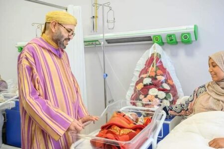 جلالة الملك يشرف على تدشين مركز طبي للقرب بدار بوعزة