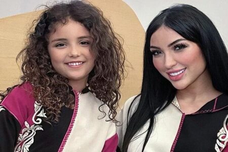 دنيا بطمة و ابنتها غزل بنفس الإطلالة