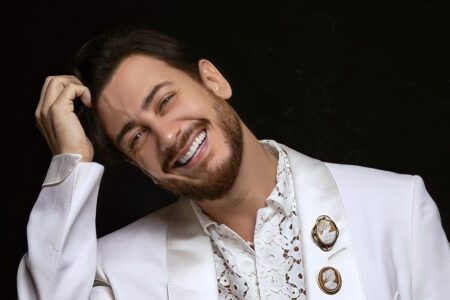 عاجل .. سعد لمجرد خارج أسوار السجن