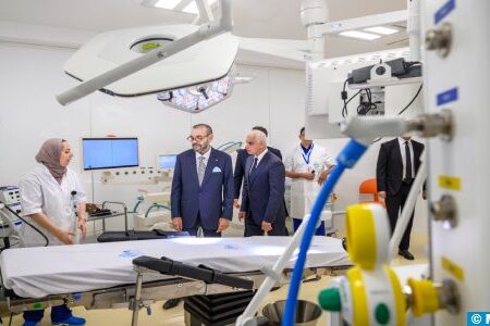 جلالة الملك يدشن المركب الاستشفائي الجامعي “محمد السادس” بطنجة، قطب أكاديمي وطبي للتميز مهيكل على الصعيد الجهوي