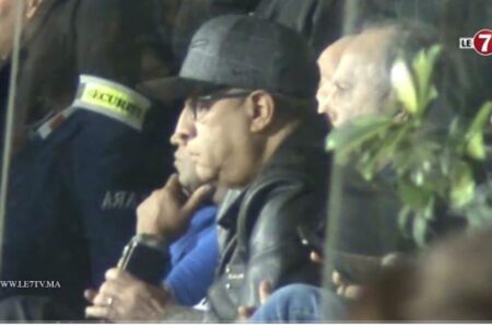 بهذه الطريقة تفاعل “عزيز البدراوي” مع أطوار مباراة الديربي بين الرجاء والوداد