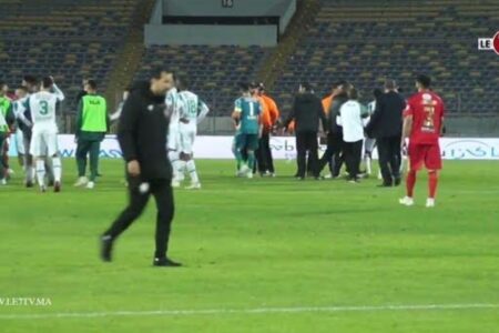 احتجاجات مكونات الرجاء على القرارات التحكيمية ومستوى الحكم “رضوان جيد”