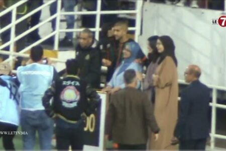 “أنور ترخات” يحتفل رفقة الجماهير العسكرية بـ100 مباراة له بقميص الجيش الملكي