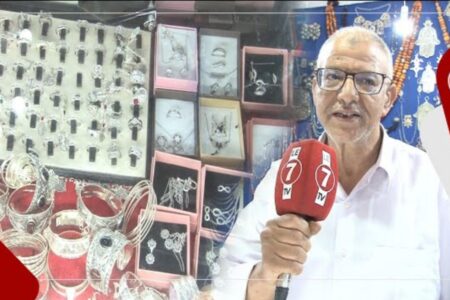 معرض الصناعة التقليدية يجمع بين صناع حرفيين من مناطق مختلفة في المغرب … بائع يوضح