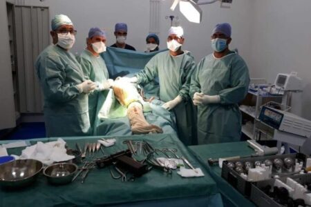 أزيلال… إجراء أول عملية جراحية لزرع ورك اصطناعي كامل